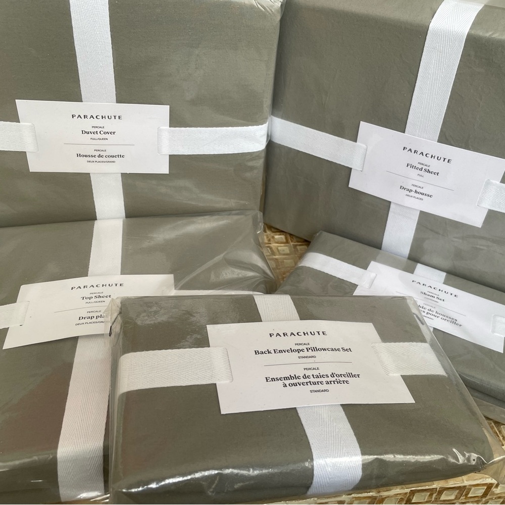Parachute 5-Piece Percale Bedding Set- Color: MOSS- Sealed & NIW